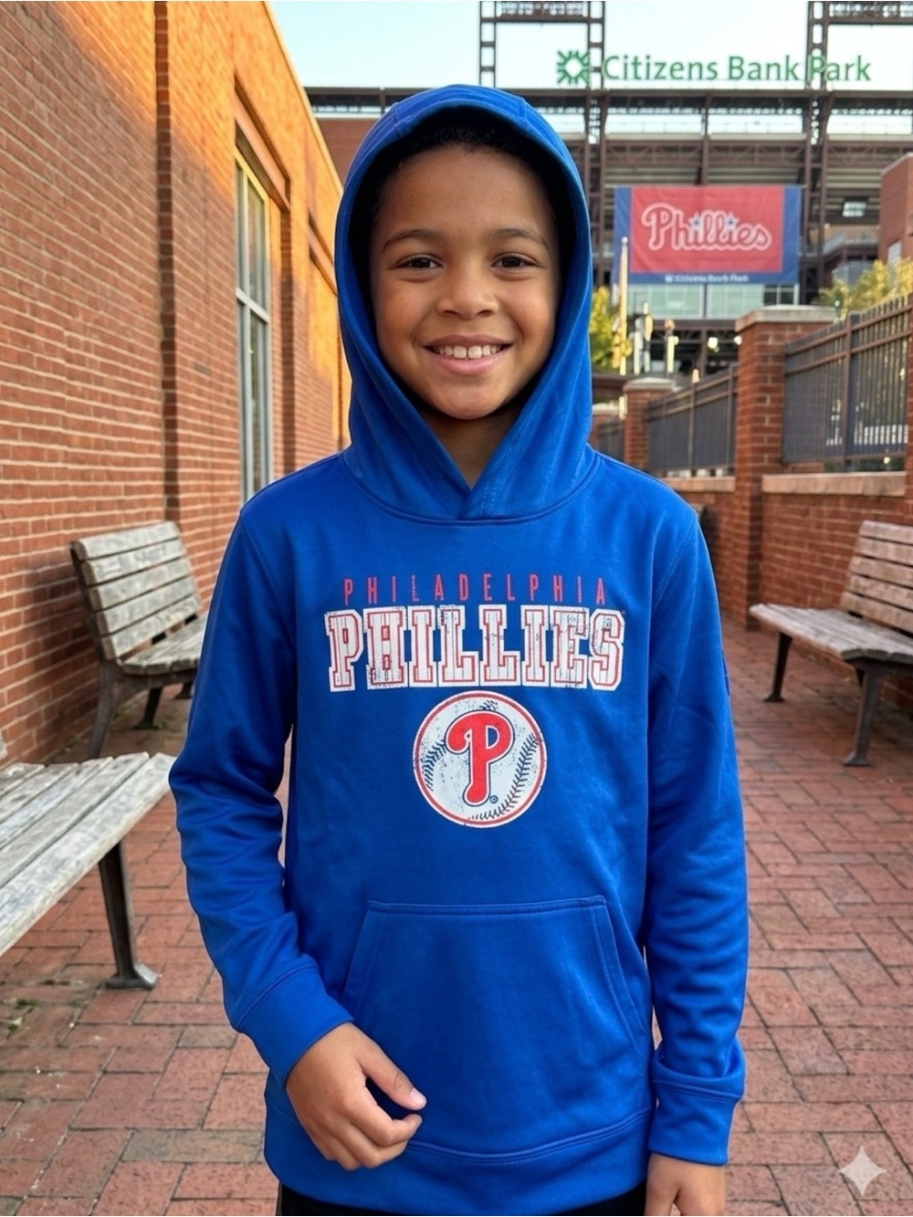 Philadelphia Phillies Pullover Hoodie in Blue Size Medium